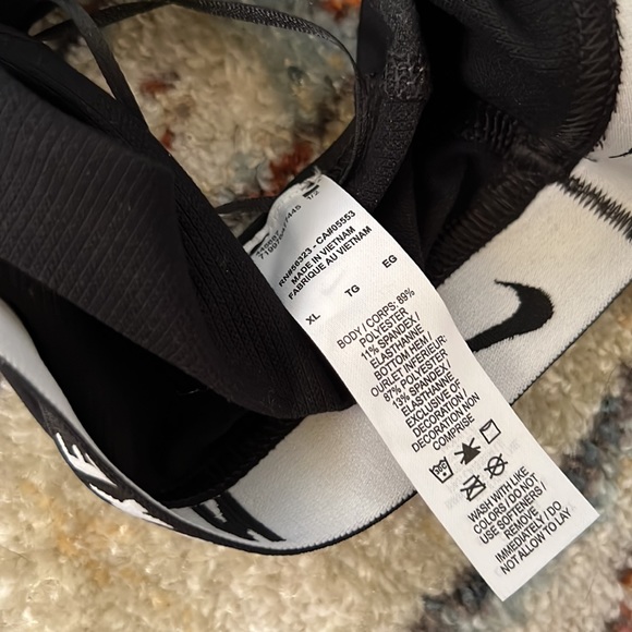 New Junior Girls Nike Trophy Sports Bra - Picture 6 of 6